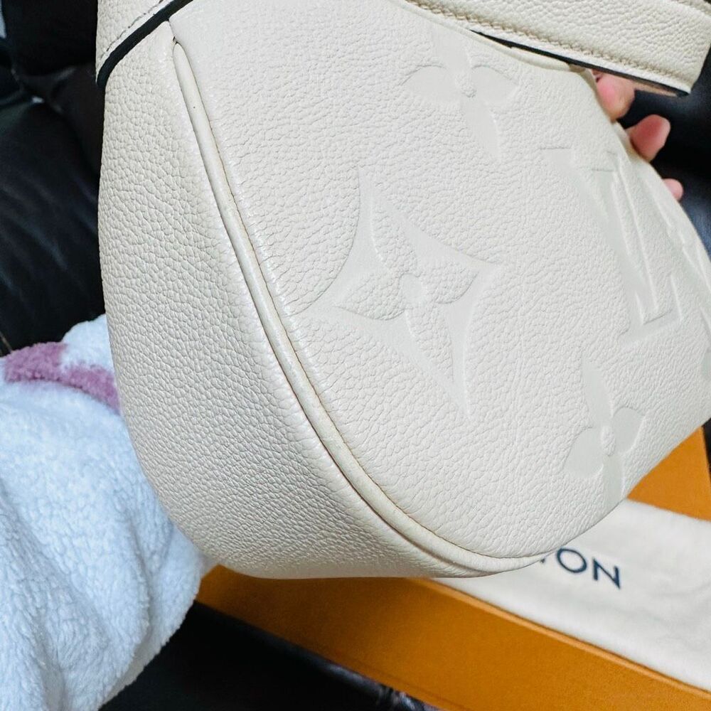 Louis Vuitton Bagatelle Empreinte - Picture 11 of 16